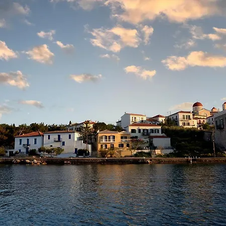 Koukonas Hotel